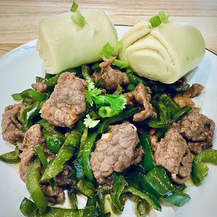 Stir-fried Beef With Peppers & Two Durum Rolls