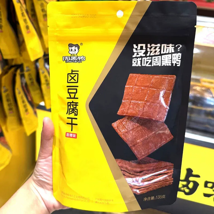 周黑鸭 卤豆腐干 甜辣味 135g 30袋 1 箱