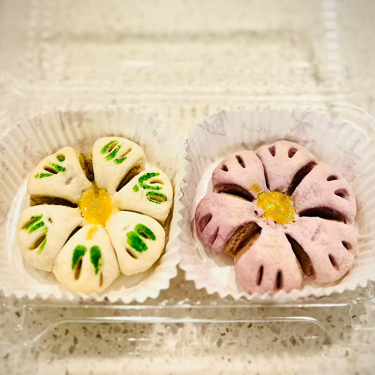 Floral Pastry 2 pcs (Random Flavors) 1 box