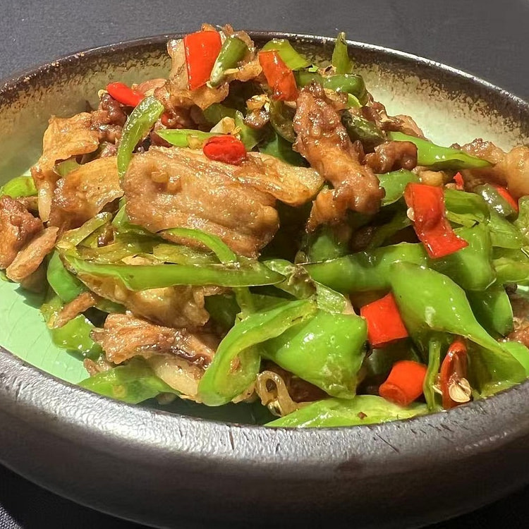 Stir-fried Pork with Chili Peppers 350 g