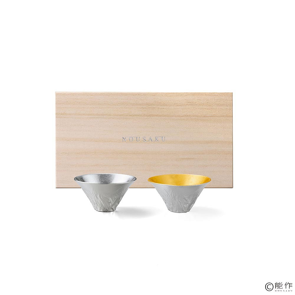 NOUSAKU Handmade Sake Cup Set in a Paulownia box (Gold/Silver 2fl-oz) Made in JP 1 케이스