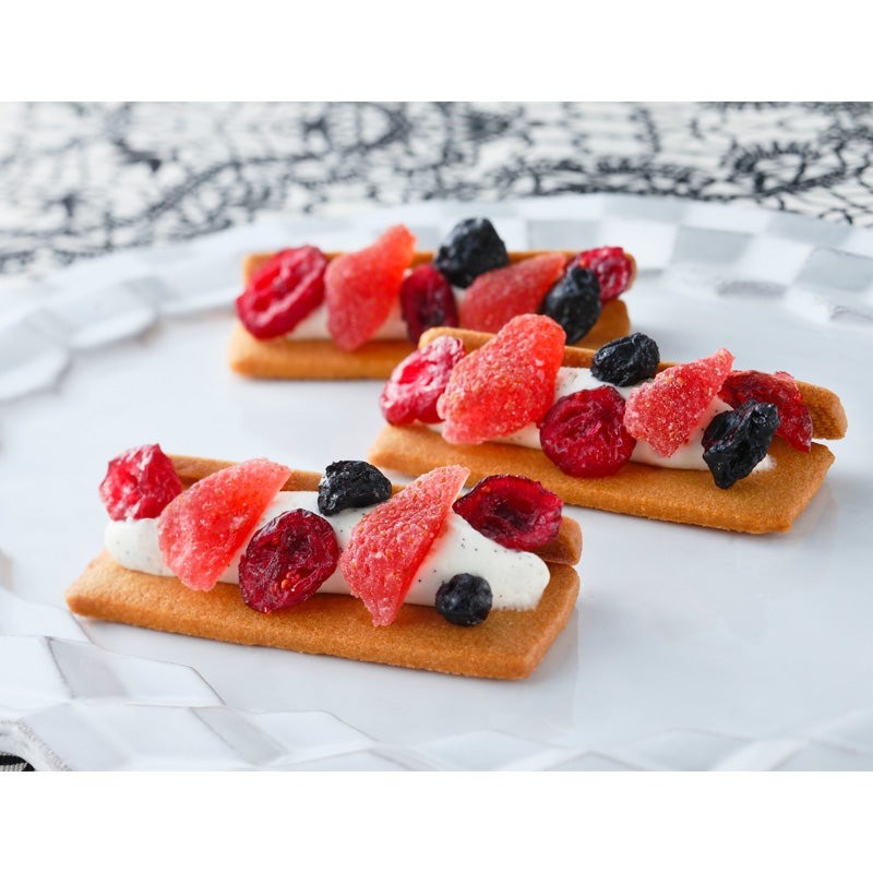 Get [Japan Direct Mail] SUZETTE C3 Berry Wich Fruit Cookies 3pcs