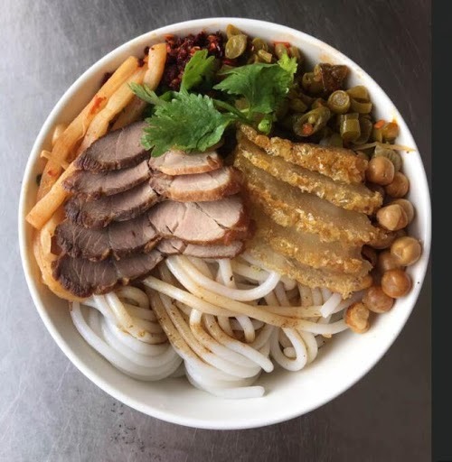 Guilin Style Dry Rice Noodle with Braised Beef and Roasted Pork（2