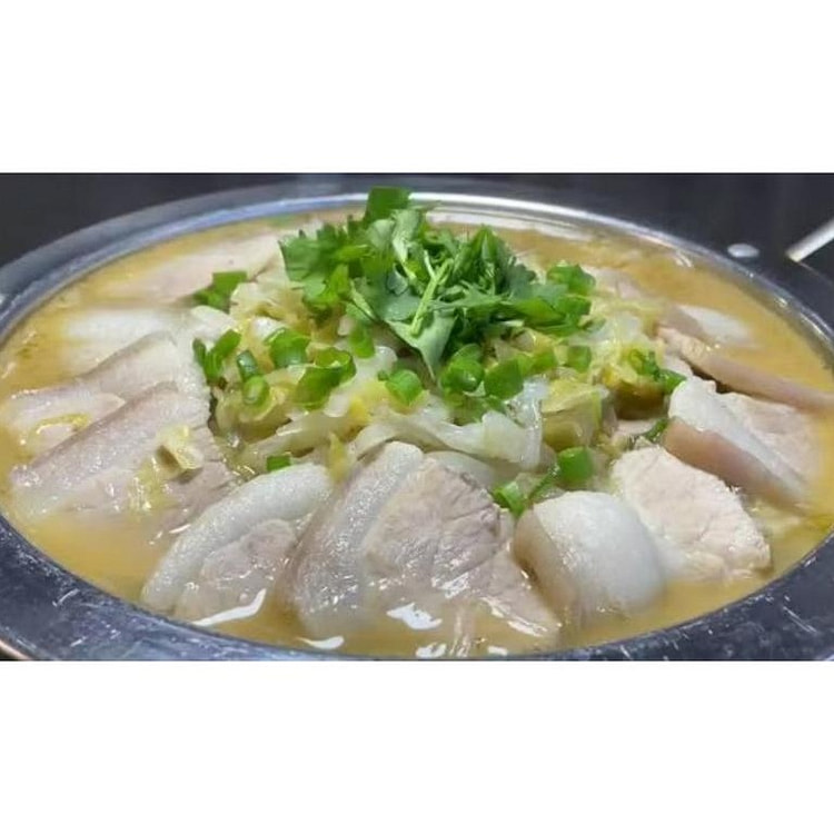 酸菜炖五花肉 400 克