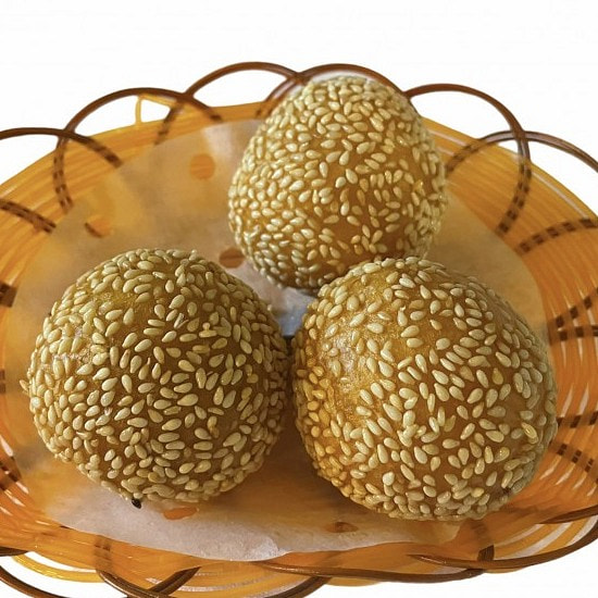Red bean paste sesame balls