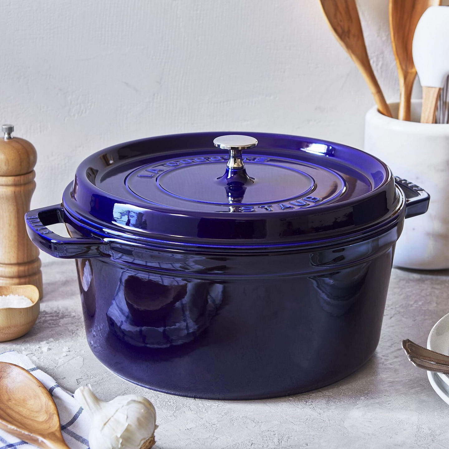 STAUB Cast Iron Round Cocotte 4-qt / Dark Blue 1 each