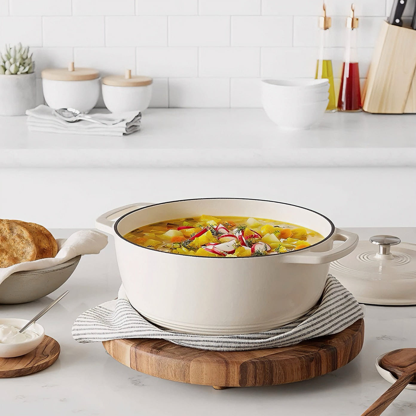 Cinnamon 6QT Cast Iron Round Dutch Oven – Cream 1 each