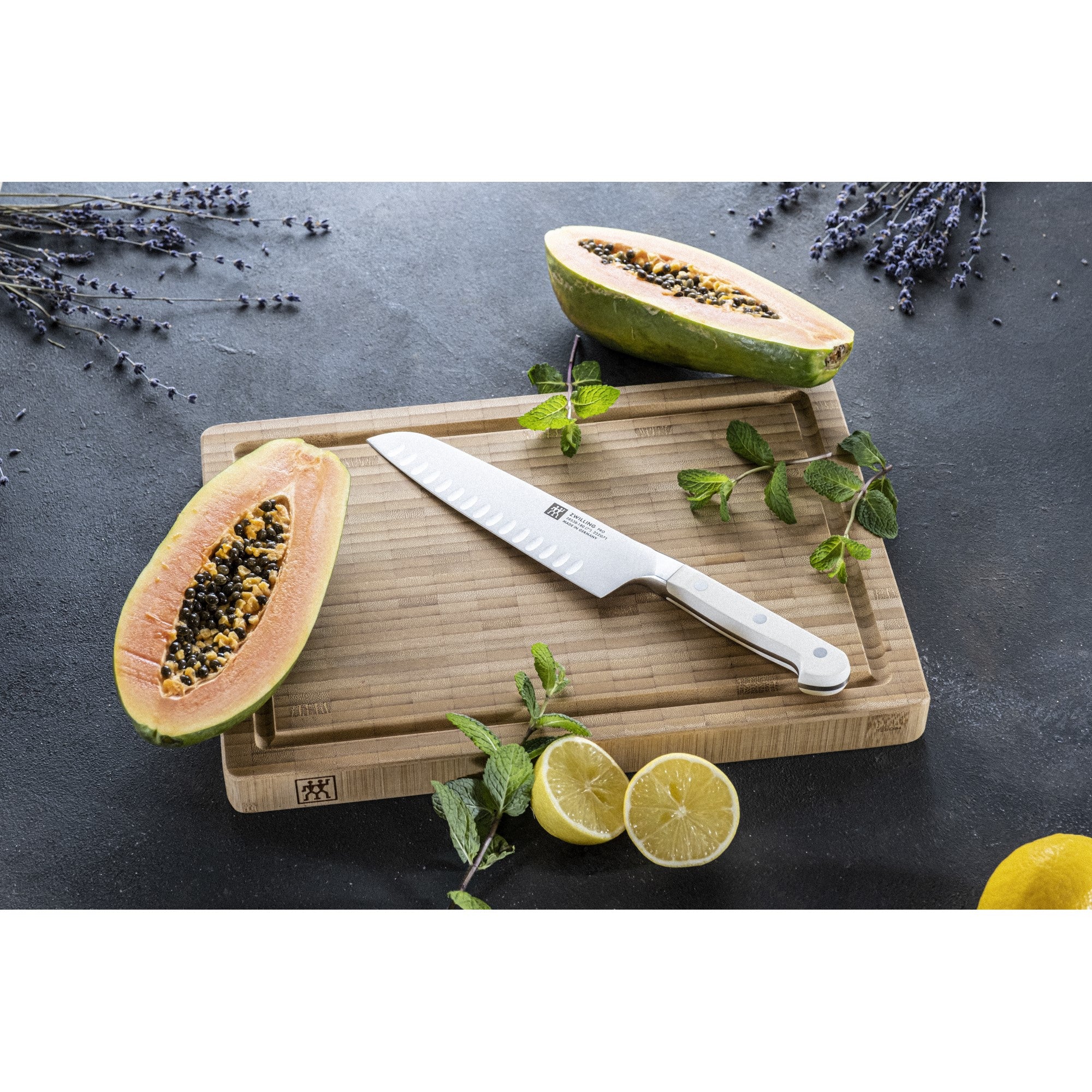 コング　C ZWILLING Pro Le Blanc 7-inch Hollow Edge Santoku Knife - Weee!