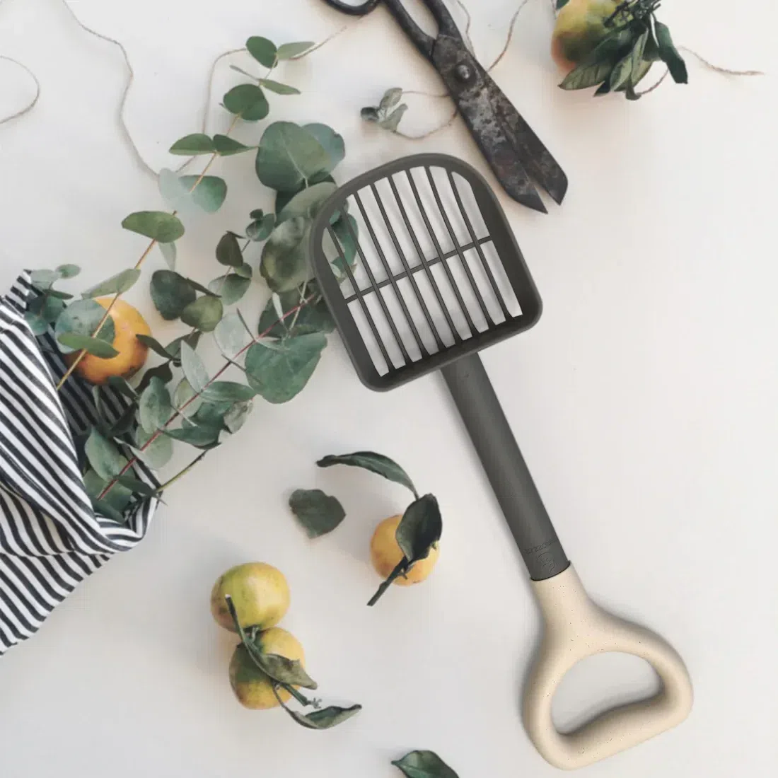 【MAOZZZZ】Serious Cat Litter Scoop – black 1 each