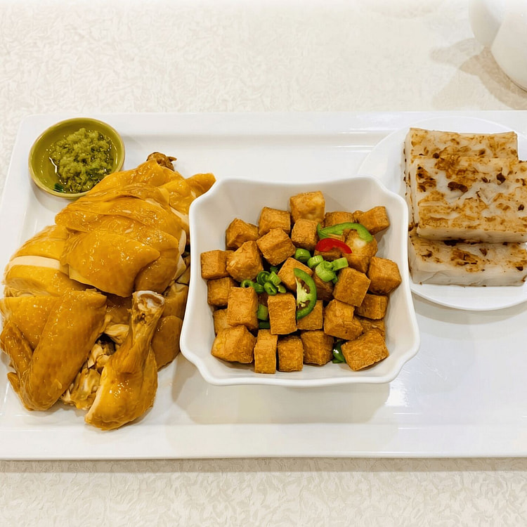 贵妃鸡半只+椒盐豆腐200g+香煎萝卜糕3pc 1 份