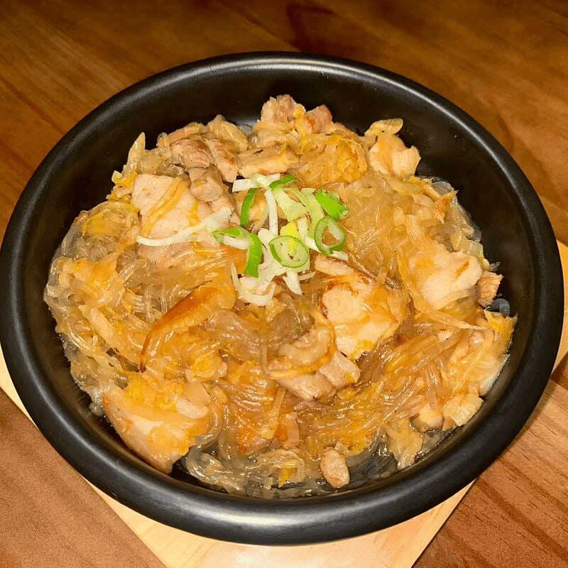 Crispy Pork Belly w. Stir-fried Cabbage and Noodle 1 each