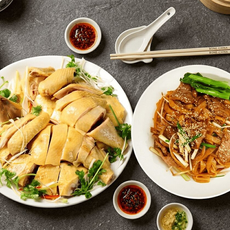 Royal Chicken Half+Beef Chow Fun 1 each