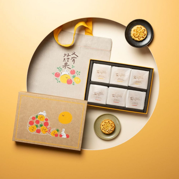 Sunnyhills - Pineapple Mooncake + Apple Mooncake