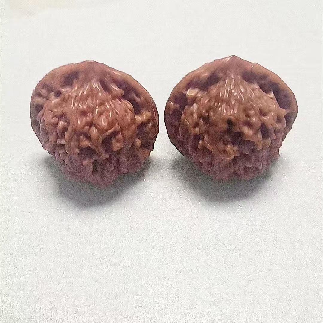 文玩核桃 官帽眼鏡蛇聚寶盆 47x35x42mm 文玩核桃官帽野生配对桃核38mm-50mm一对1 份- Weee!