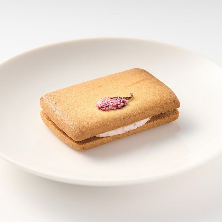 MUJI Sakura Limited Cream Sandwich Cookies 1 piece