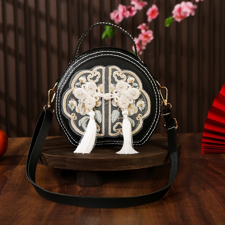 黑色国风手工diy刺绣包包新中式百搭小圆包斜跨包 1 份