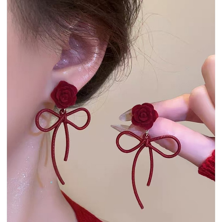 安可拉红花朵蝴蝶结耳钉 1 份