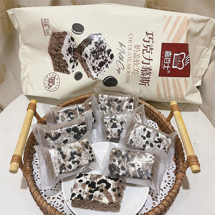 Cabernet Sachima milk cover fragrant soft chocolate mousse snowflake crisp 