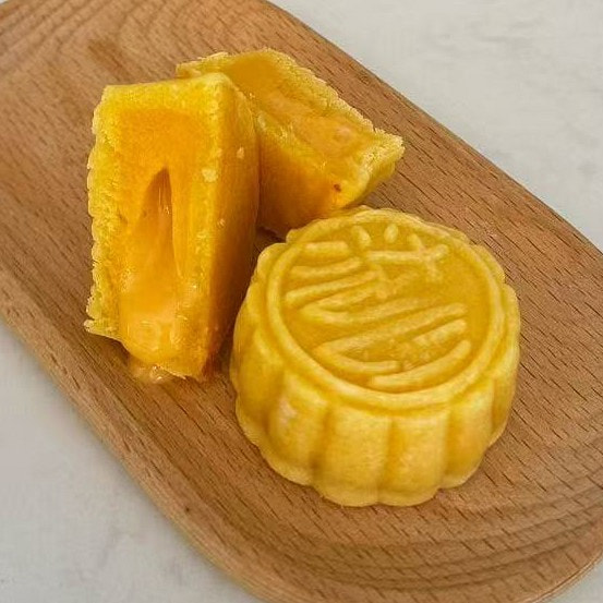 Custard Mooncake 1 each
