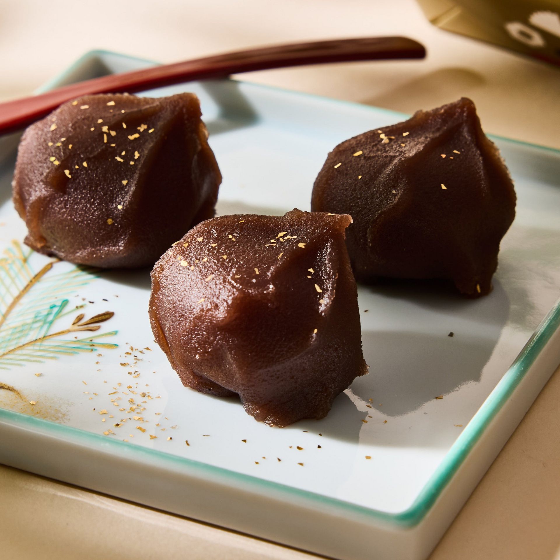 Get Gold Leaf Ankoro Mochi (12 pieces) Delivered | Weee! Asian Market