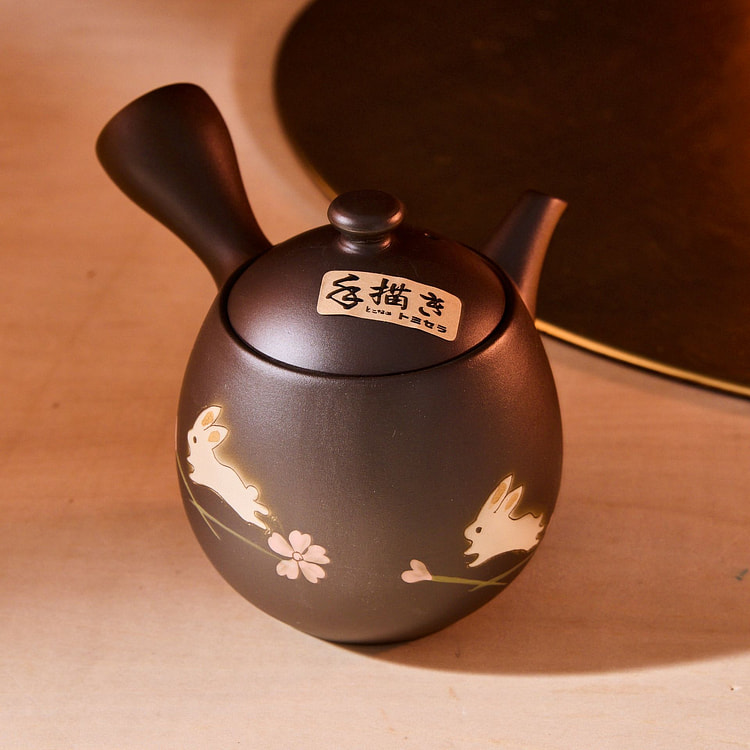 Tokoname Ware Rabbit Teapot 283 g