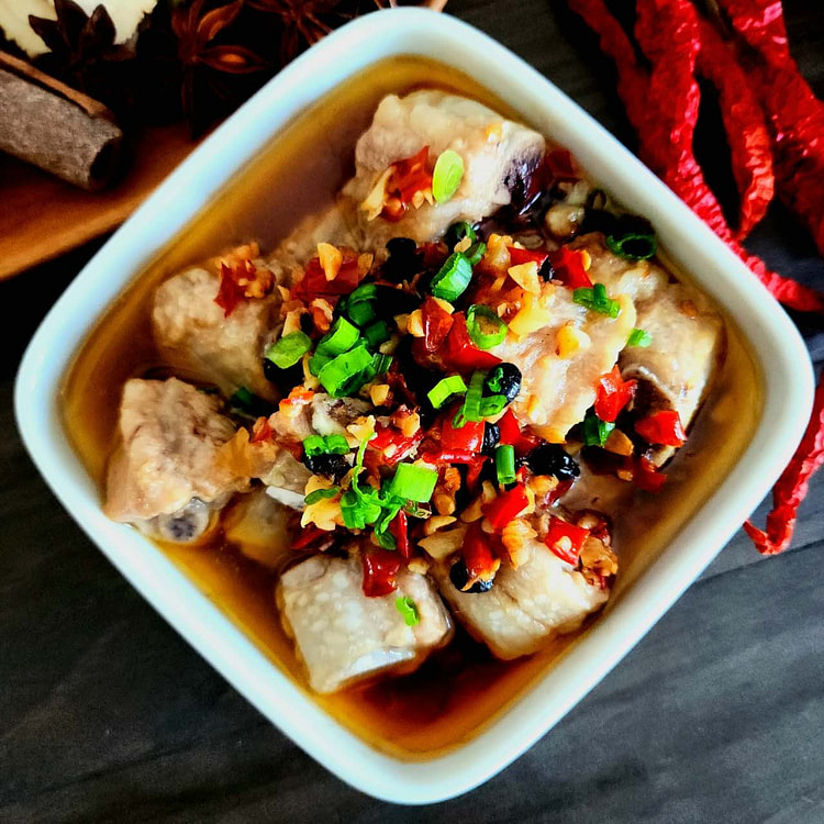 Small Bowl Dish Steamed Pork Ribs with Chili