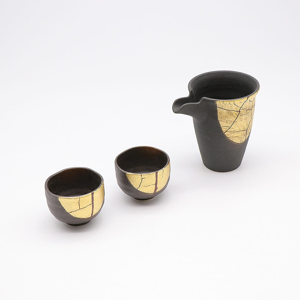 Kutani Ware Sake Cup Set Gold leaf, Sake bottle: 9.46oz, Sake Cup: 2.59 x 2.59 1 box