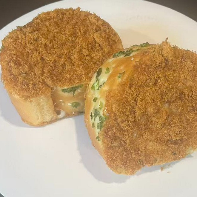 葱花肉松卷 1 个