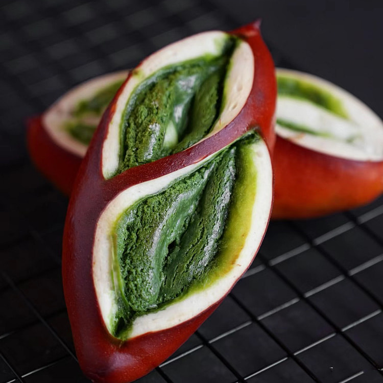 Matcha Cream Cheese Pretzel 1 piece 100g