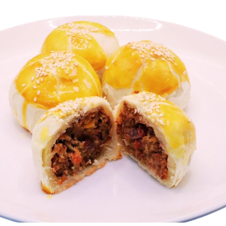 Salted Meat and Egg Yolk Pastry 4 อัน