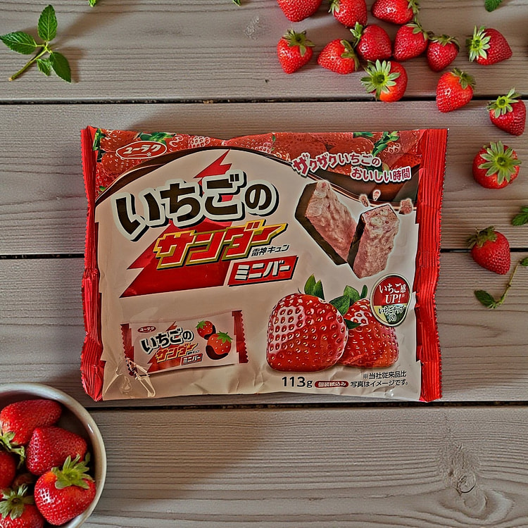 Yuraku Ichigo Thunder Mini Bar- Mini Chocolate Bar 113 g