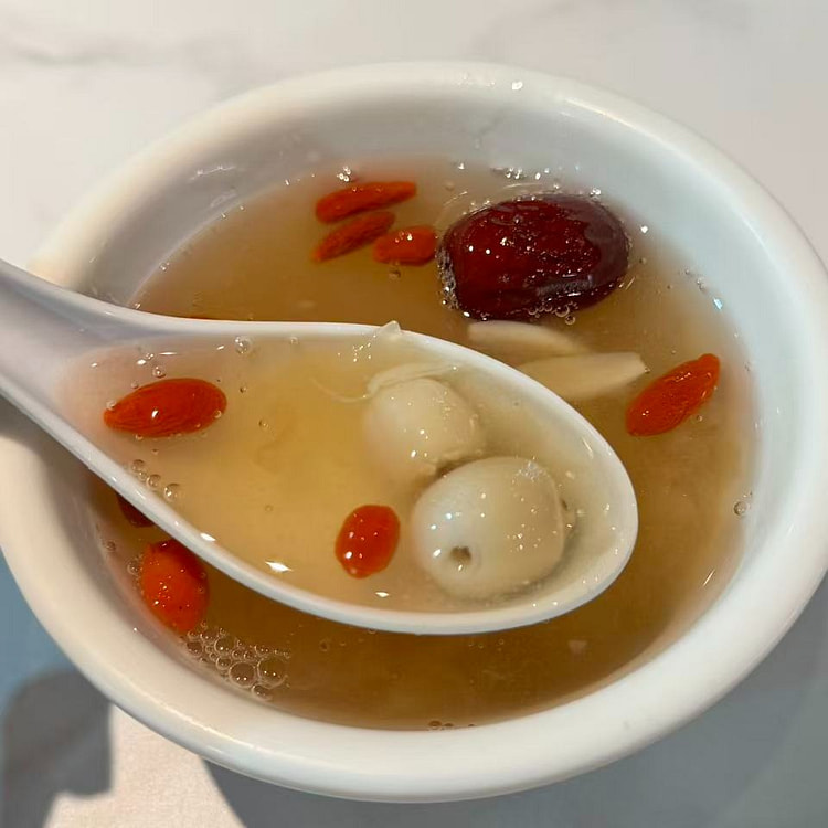 Snow Fungus w/ Lotus Seeds Soup 16oz 1 each