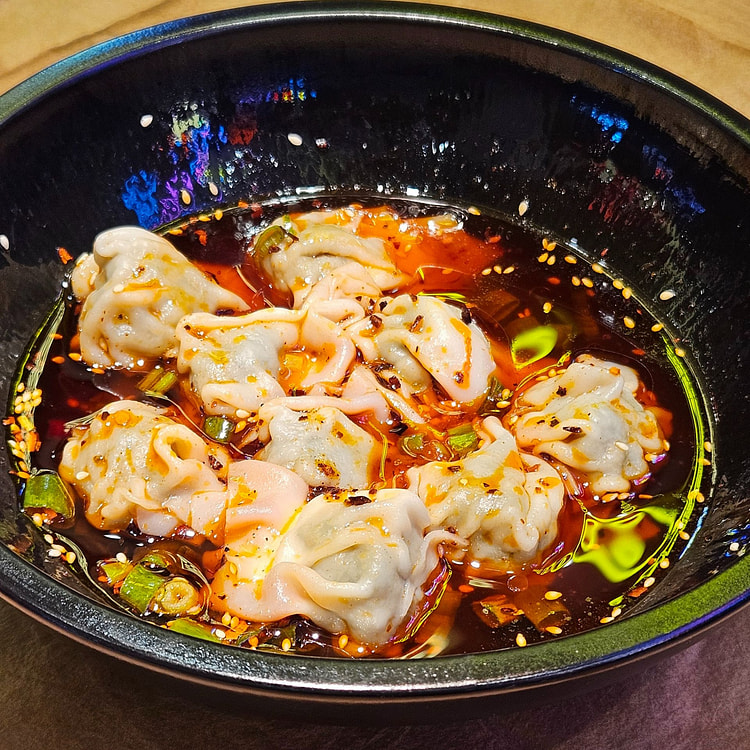Red oil Wonton 8pc
