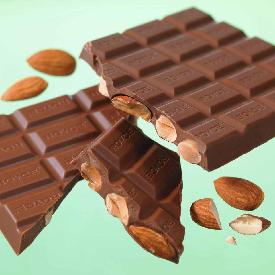 チョコレイト 日本直送」ロイズ・アーモンド入り板チョコレート 125g箱入り