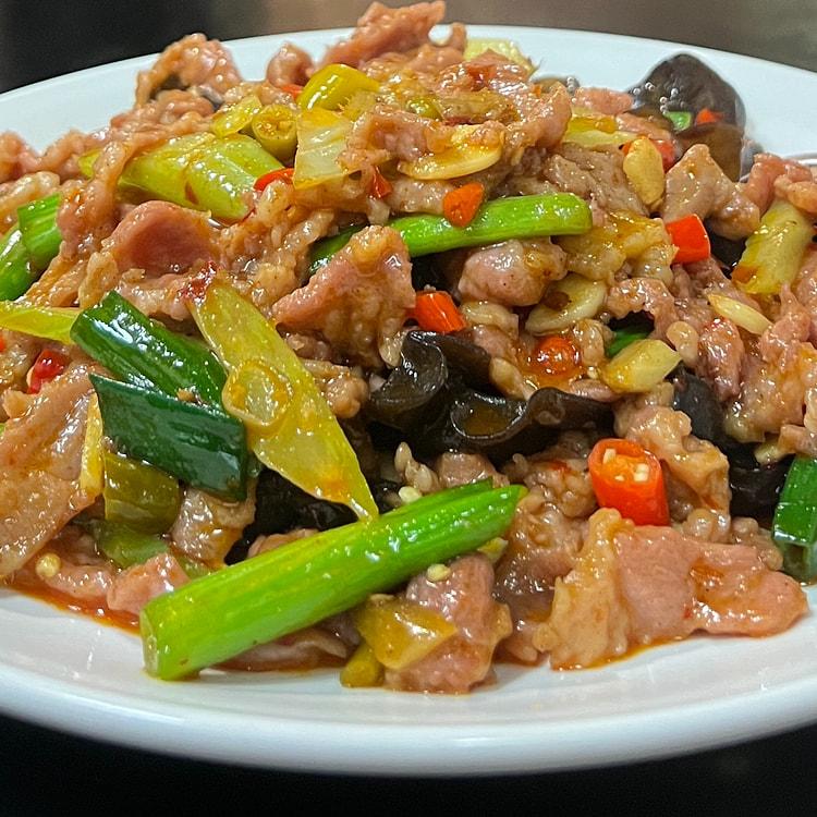 Stir-fried beef with pickled peppers 400g