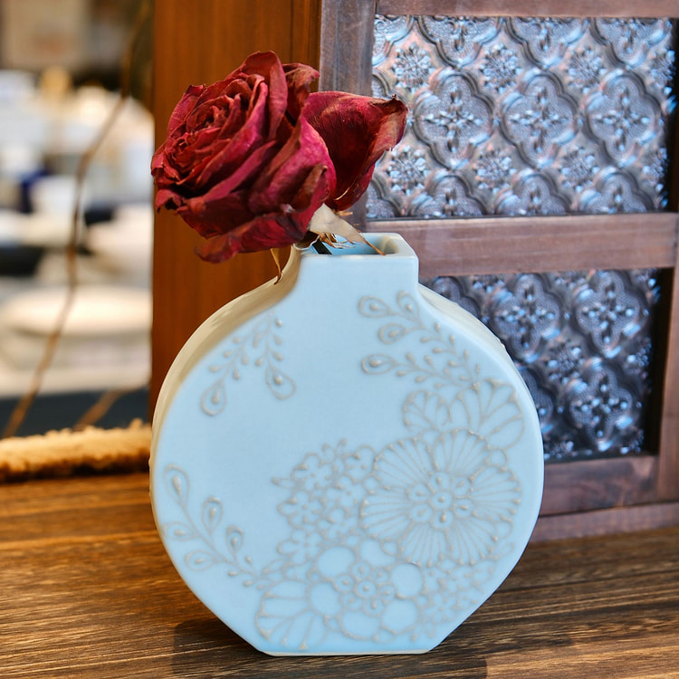 Artist Nazumi Taniguchi Flower Vase #2