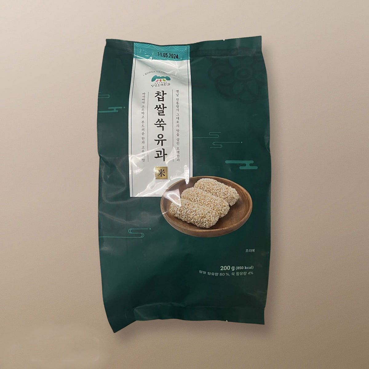 Yangyang Osaek Hangwa Mugwort Yugwa – 200g 1 each