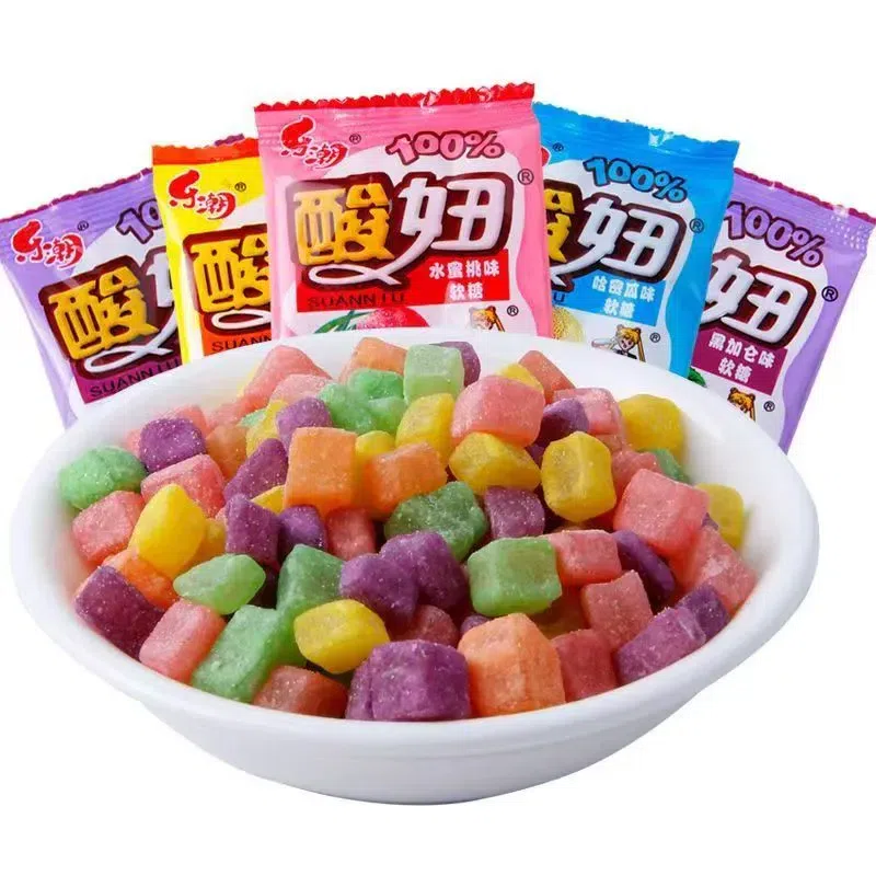 Sour and sweet gummy fruit candy 15 g