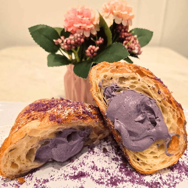 Ube Croissant 140 g
