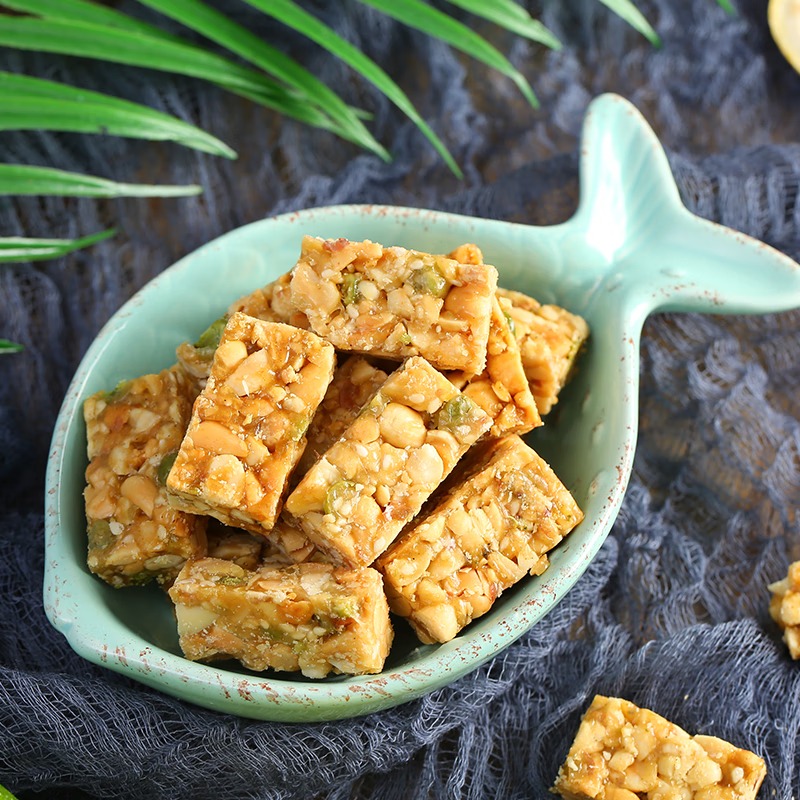 Get Chengdu specialty peanut brittle, holiday snack gift pack