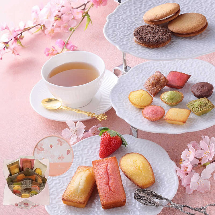 Henri Charpentier strawberry cake Assortment