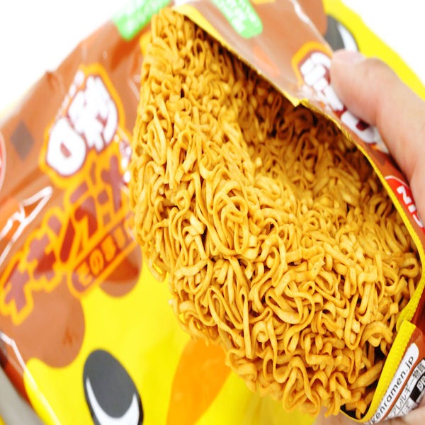 ラーメン袋麺、カレーめし、ワッフル、お菓子などの販売です。 日本直送」日清食品・0秒チキンラーメン カレー味 - Weee!