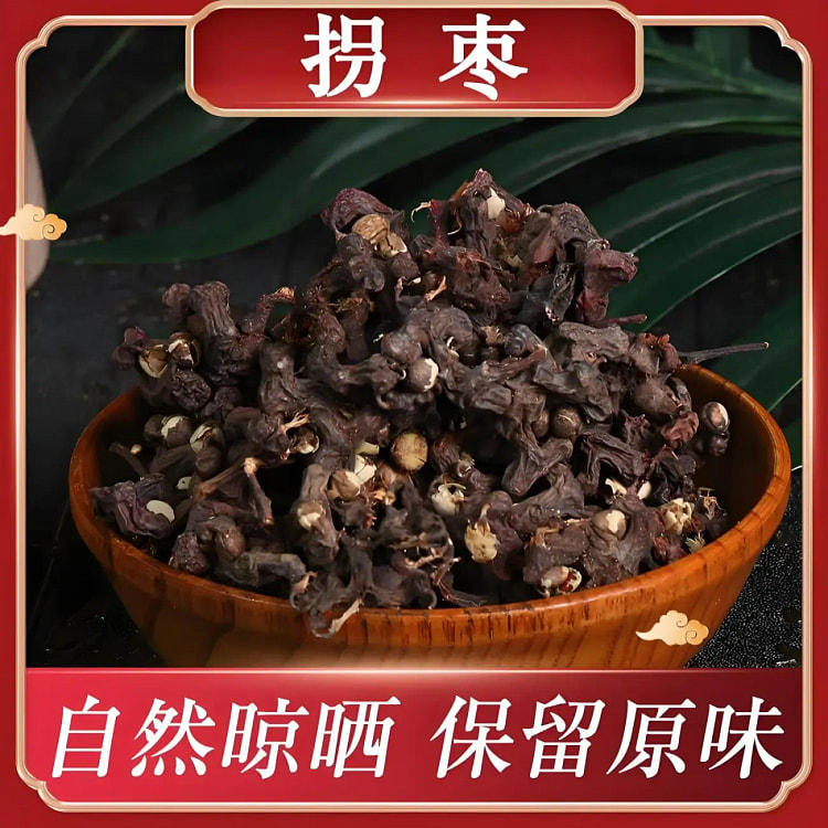 Soaking jujube and longevity fruit in water to mak