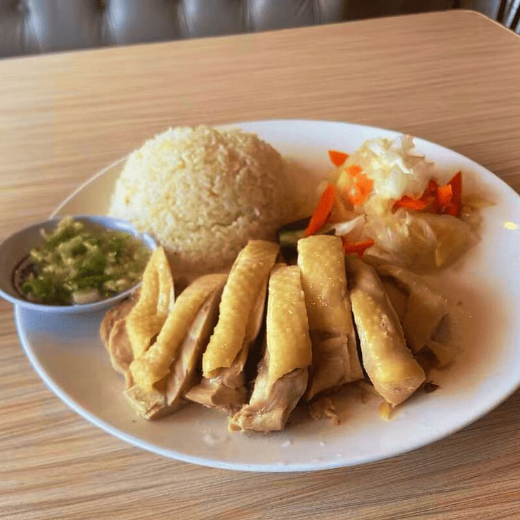海南鸡饭(鸡油饭,咸酸菜,姜蓉,花生米) 1 份