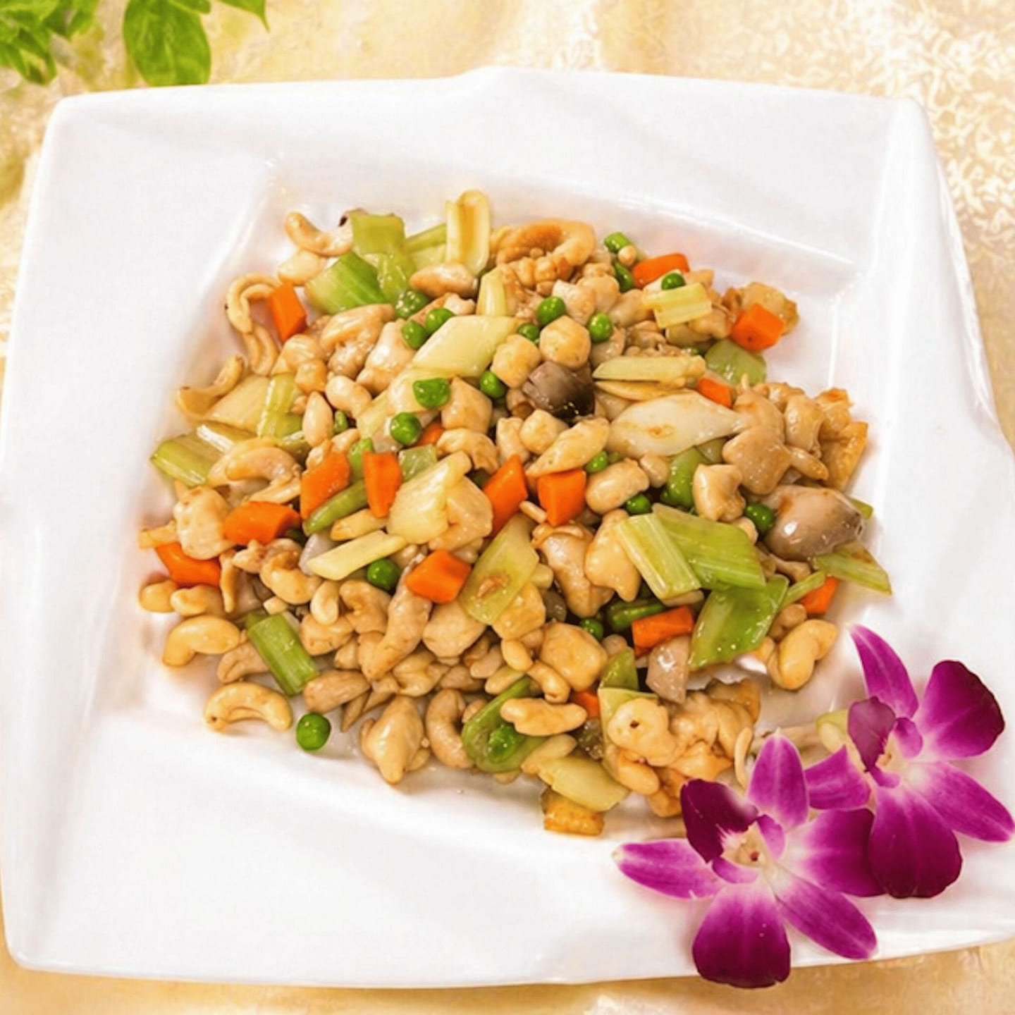 Stir-Fried Cashew Chicken with Mixed Vegetables 300 g