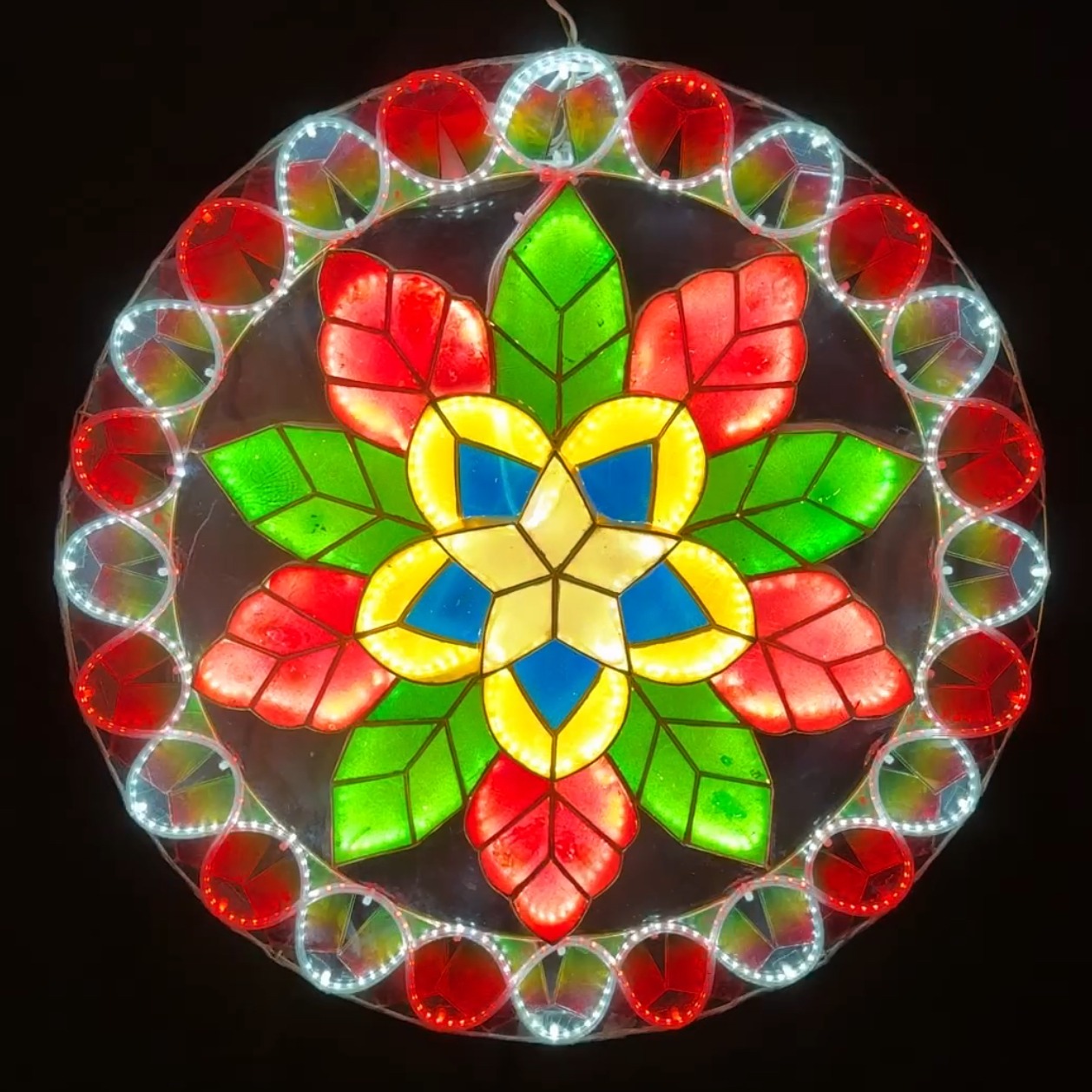 Get Classic Mistletoe Capiz Parol 20