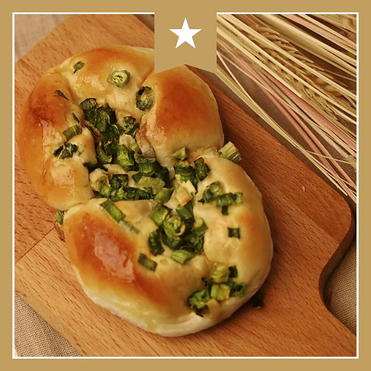 Sunmerry - Green Onion Bun 2oz 1 each