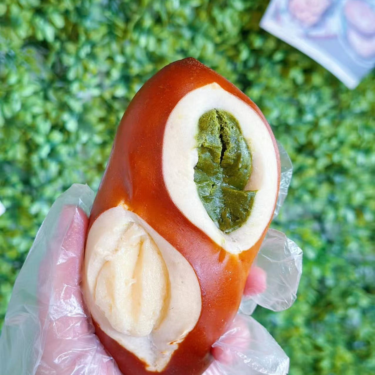 Matcha & Yuzu Cream Cheese Pretzel