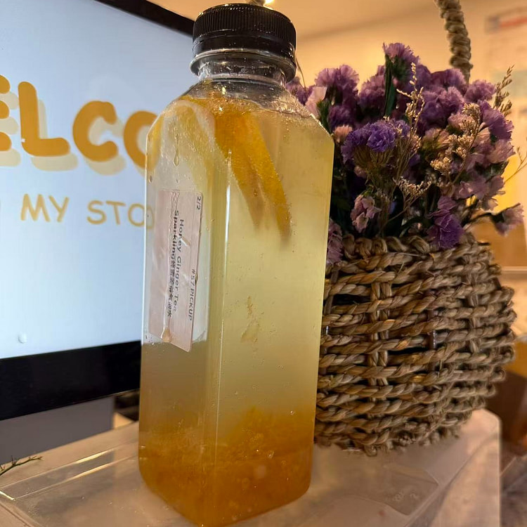 Honey Ginger Tea Sparkling with Popping Boba 16 oz