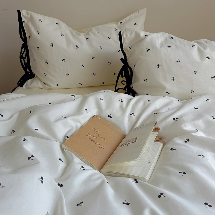 Serene Prints Bedding Set Black Cherry-Queen 2000 g